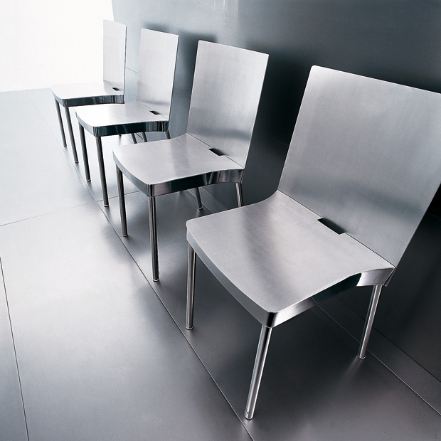 Tri.be.ca sedia in alluminio design Luciano Bertoncini